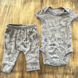 Carter’s Newborn Matching Set safari theme